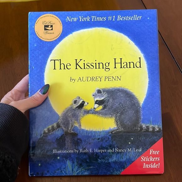 The Kissing Hand Book - Picture 1 of 3